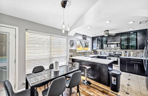 Sugar Land House | Modern house with large private pool in Sugar Land area