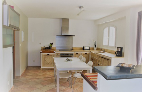 Saint-Paul-Trois-Chateaux House | Modern house with pool Drôme provençale