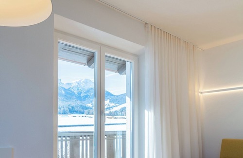 Valdaora di Mezzo Apartment | Modern "Hus Apartment - Nr. 5" with Balcony, Garden & Wi-Fi