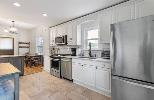 Oakley House | Modern Hyde Park Abode w/2 first floor bedrooms