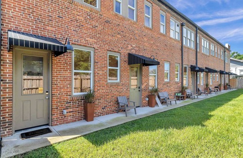 Springfield Apartment | Modern Industrial Townhouses