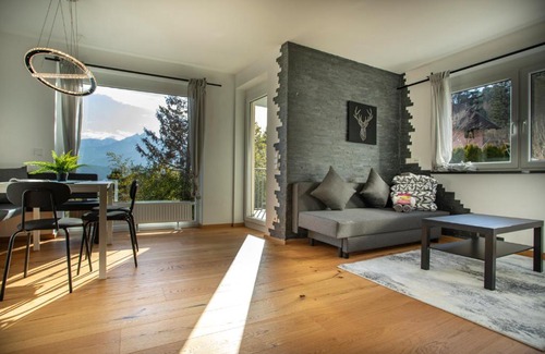 Innsbruck Apartment | Modern Innsbruck Mountain Apartment I Free Parking