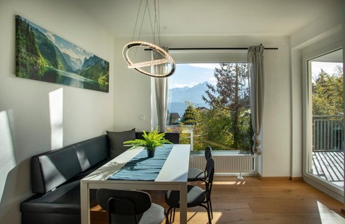 Innsbruck Apartment | Modern Innsbruck Mountain Apartment I Free Parking