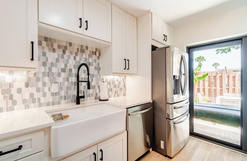 Jupiter Plantation Condo | Modern Jupiter Escape-Minutes to Beach, Pool, Waterfront access-Monthly Rental