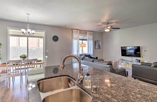 Tri-Cities House | Modern Kennewick Home Near Golfing & Wineries