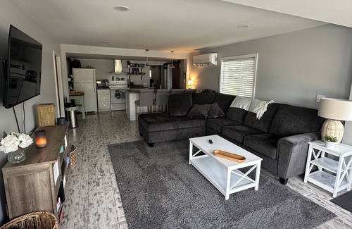 Hale Cottage | Modern Lake Cottage with Stunning Views