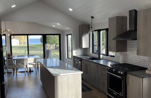 Black Wolf Cottage | Modern Lake house on Lake winnebago