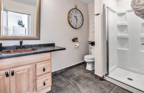 Suamico Cottage | Modern Lakefront Cottage Minutes From Green Bay!