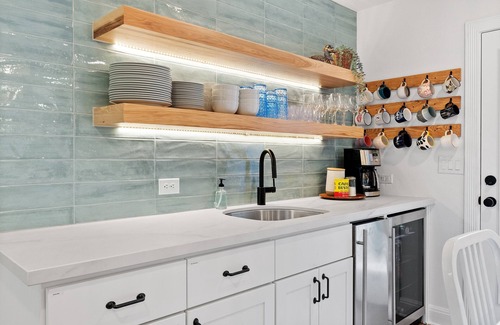 Tow House | Modern Lakeside Cottage with Hot Tub on Beautiful Lake Buchanan