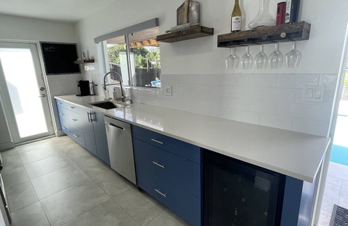 Davie House | Modern lakeside pool home near hardrock and fll airport