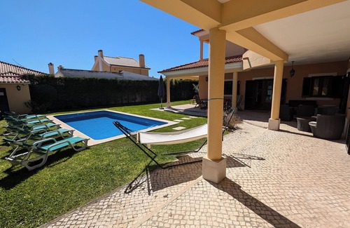 Sao Simao Villa | Modern, large and beautiful villa with pool/garden in Azeitão south of Lisbon.