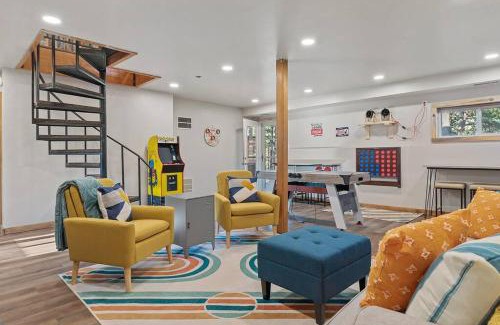 Custer House | Modern Lodge- BHBungalows Main