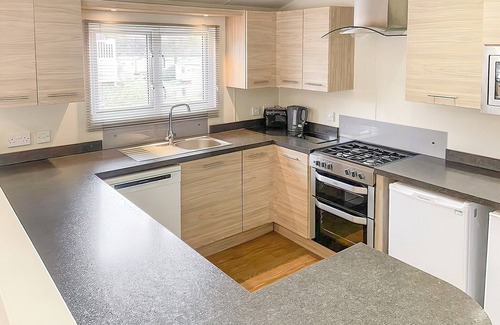 Longridge Cabin | Modern lodge with one double with ensuite shower and one twin.