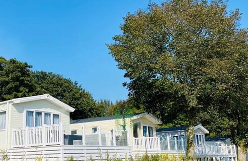 Longridge Cabin | Modern lodge with one double with ensuite shower and one twin.