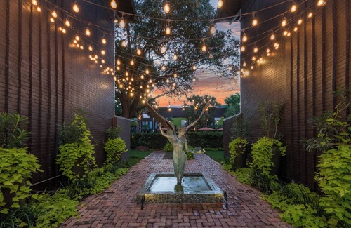 Old East Dallas Condo | Modern loft with king suite, resort pool, and historic charm in Swiss Avenue.