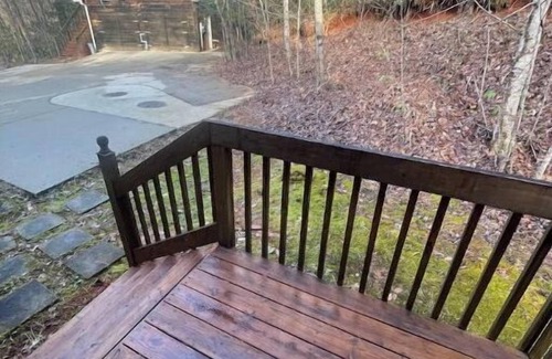 Sunset House | Modern Log Cabin near Lake Keowee sleeps 6-8 Hunting and Hicking Trails