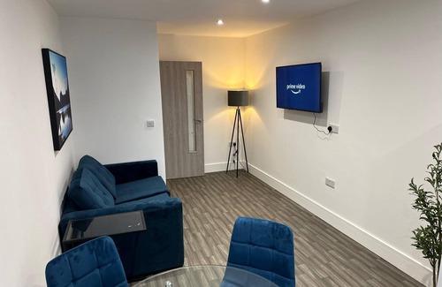 Long Eaton Apartment | Modern Long Eaton Flat - Ideal for Work or Leisure