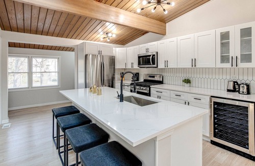 Lake Forest House | Modern Luxe home w/Gameroom and Electric Fireplace