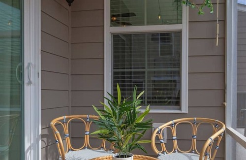 Cary Apartment | Modern Luxe Oasis | 5* Location, Pool, Gym, Pets OK