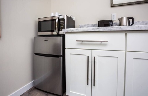 Bankers Hill Apartment | Modern, Luxurious and Prime location All in One