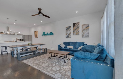 Katie Hill Neighborhood House | Modern Luxury 3 Story Home close to Broadway with Rooftop