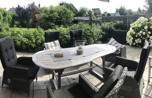Borkum House | Modern, luxury holiday home with a large garden and terrace near the beach.
