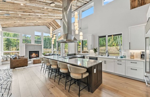 Silverthorne Apartment | Modern Luxury Home Near 4 Ski Resorts