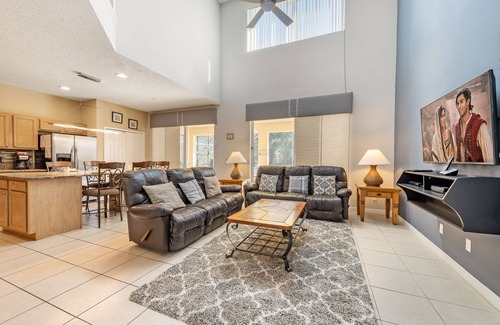 West Kissimmee Villa | ✦Modern Luxury Villa✦5 min2Disney ✦ Theater ✦ South-facing Pool/Spa✦Themed Rooms
