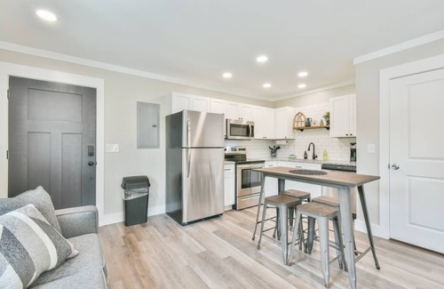 Helen House | Modern Minimalist Suite 101