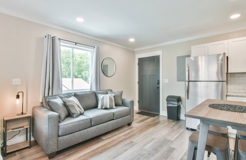 Helen House | Modern Minimalist Suite 101