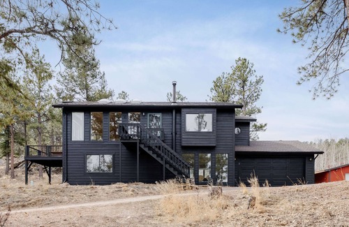 Bailey House | Modern mountain escape. Great for work and play.