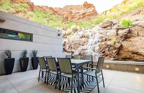 Red Rock North House | Modern Mountain Escape - Saltwater Pool, City Views & Private Trail