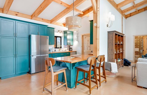 Old Fort House | Modern Mountain Home w/Hot Tub, Panoramic Views + Biltmore Pass Included