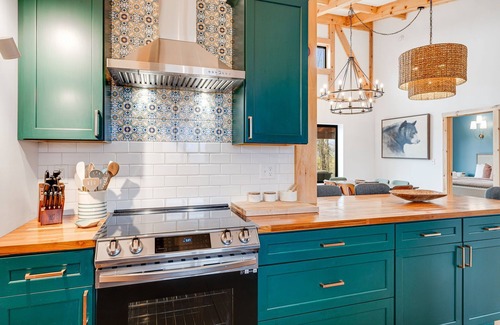 Old Fort House | Modern Mountain Home w/Hot Tub, Panoramic Views + Biltmore Pass Included