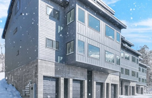 Powder Mountain Condo | Modern Mountain Retreat. Lift Ticket Privileges & Stunning Views