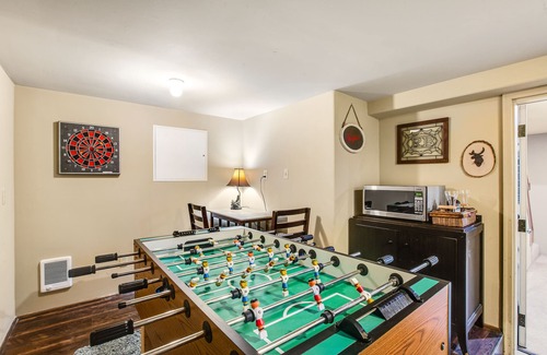 Snoqualmie Pass House | Modern mountain chalet with fireplace, foosball, & easy access to slopes