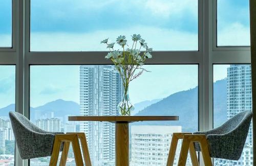 Seri Tanjung Pinang Apartment | Modern Muji 3 Bedder Retreat with Netflix & Fast WiFi