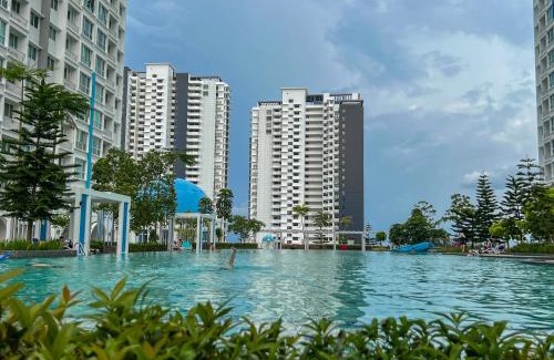 Seri Tanjung Pinang Apartment | Modern Muji 3 Bedder Retreat with Netflix & Fast WiFi