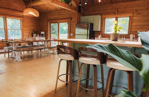 Esperance Cabin | Modern NEW Log Cabin Oasis Retreat - Hot tub/Sauna