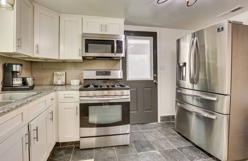 Northfield Cottage | Modern Northfield Cottage w/Yard!