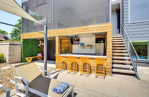Bucyrus House | Modern Oasis-lots of amenities including a pool!