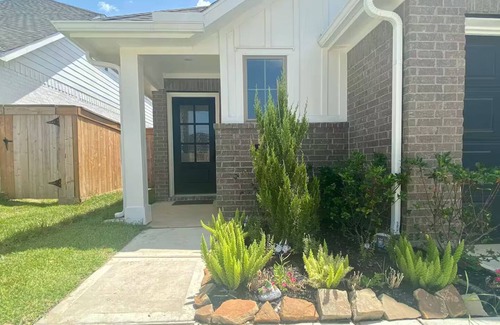 Magnolia House | Modern Oasis Private BD+BATH+13 min from Ren Fair