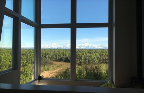 Talkeetna House | Modern off the grid home with Epic Denali View