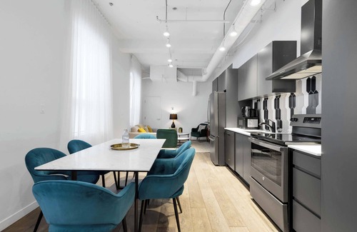 Downtown Montreal Apartment | Modern One-Bedroom|Downtown Steps from Centre Bell