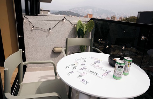 Laureles Apartment | Modern Paisa Inspired Apt in Laureles AC + High Speed Wifi