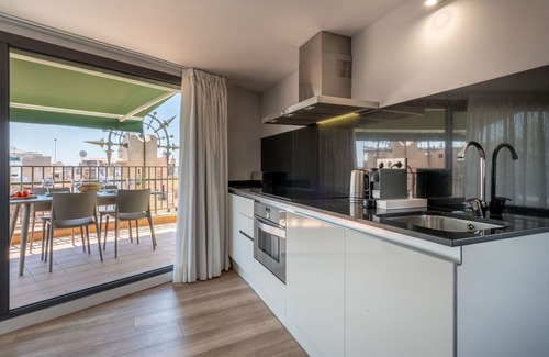 Old Town Apartment | Modern Penthouse L'Àguila in Palma Old Town with Terrace, Wifi, AC, Spacious!