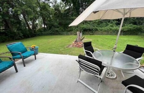 Shawnee House | Modern, Pet-Friendly Home minutes from downtown Shawnee