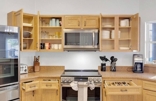 Palm Harbor House | Modern Poolside Getaway w Games, Fire pit & Family Fun