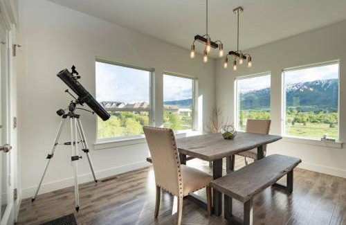 Liberty House | Modern Powder Mountain Eden Home - Year round fun!