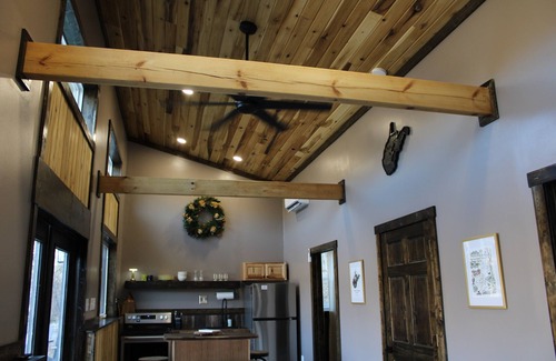 Marlinton Ski Chalet | Modern + Private Cabin in Marlinton, WiFi, single level, trail side! New 2025